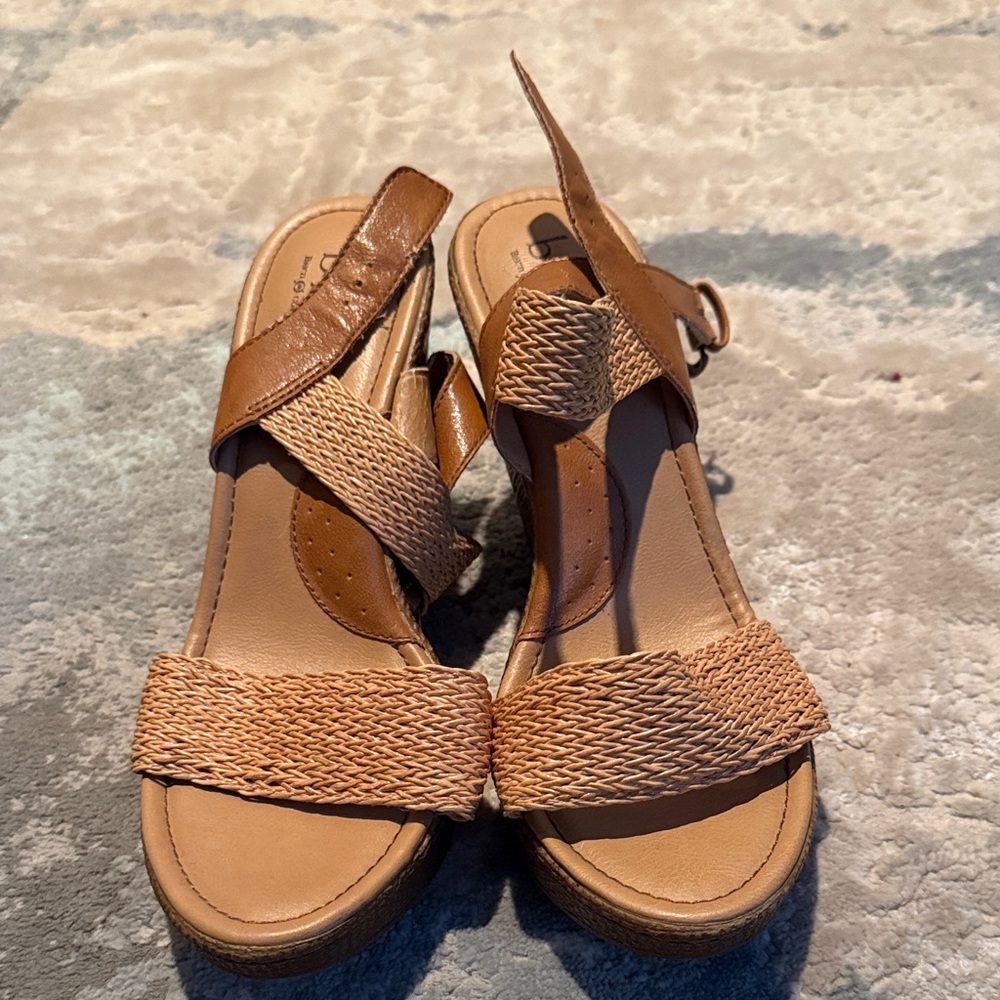 Elegant Brown Woven wedges